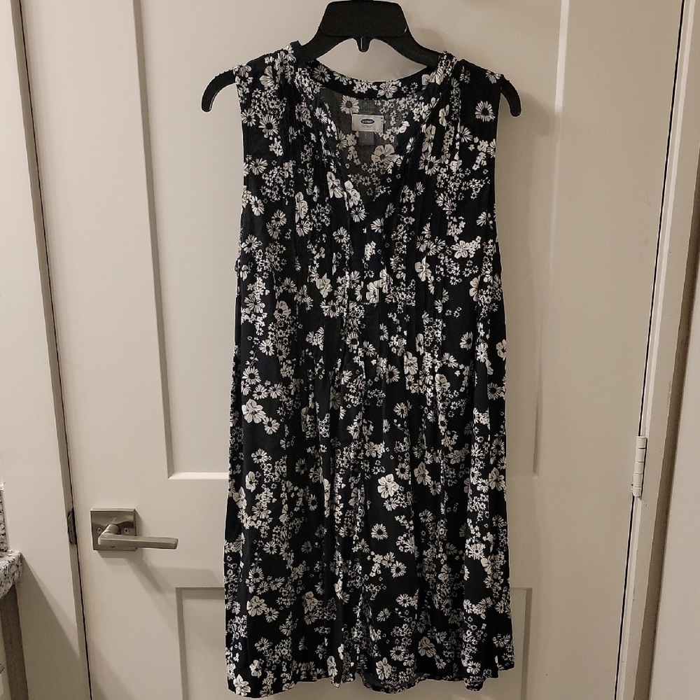 Floral Black and White Sleeveless Mini Dress